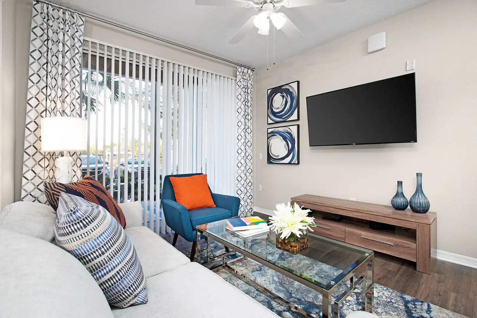 Living room with entrance to balcony